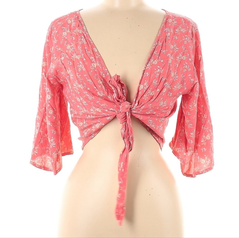 Billabong Floral 3/4 Sleeve Top W/ Open Back Size Medium